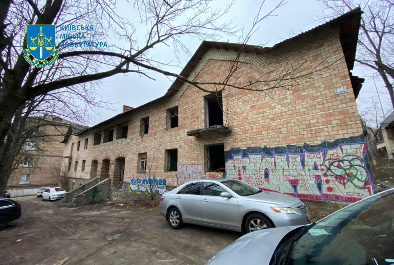 Суд зупинив вибуття з комунальної власності будівлі на Печерську вартістю понад 32 млн гривень