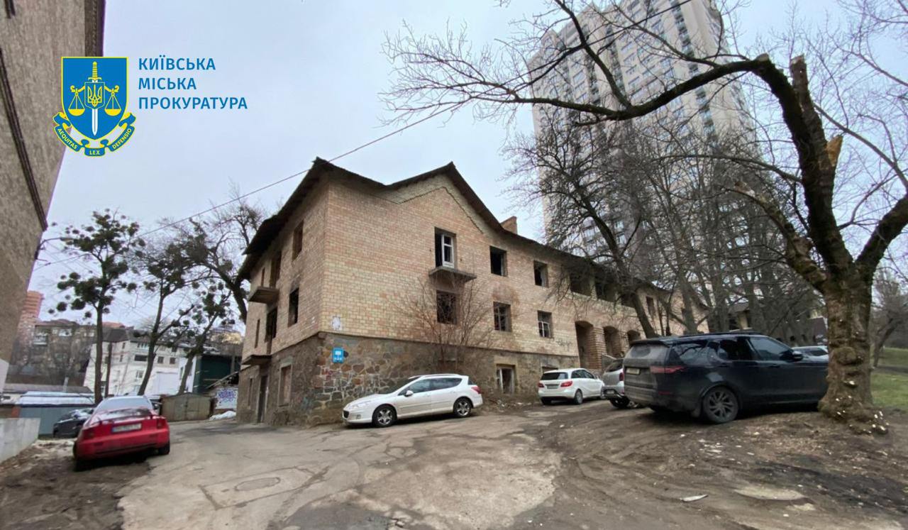 Суд зупинив вибуття з комунальної власності будівлі на Печерську вартістю понад 32 млн гривень