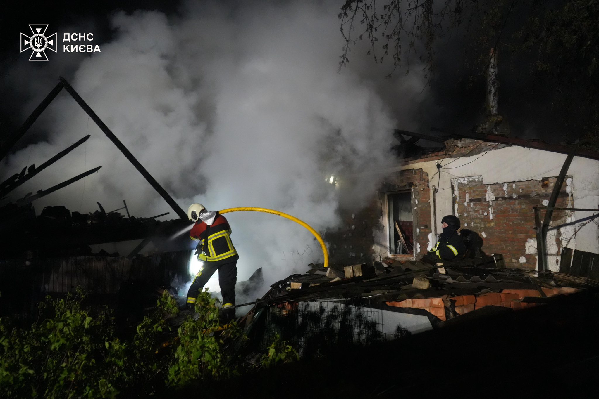 Нічна атака БпЛА на Київ: серед 11 постраждалих дві дитини, є руйнування у трьох районах