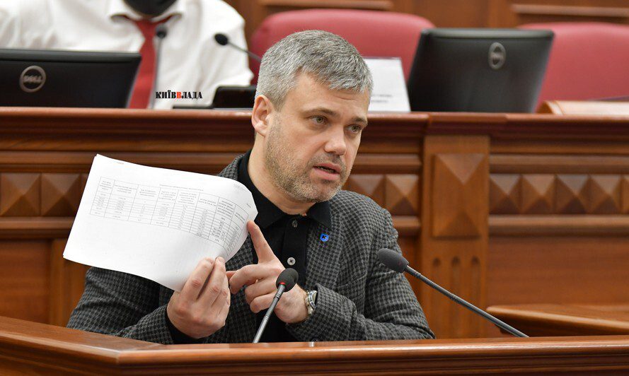 З декларації Петра Оленича зникли мільйонні заощадження дружини