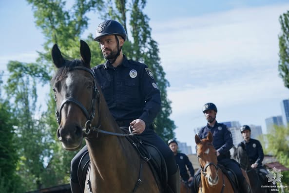 У Києві відновили роботу вело-, мото- та кінні патрулі (фото)