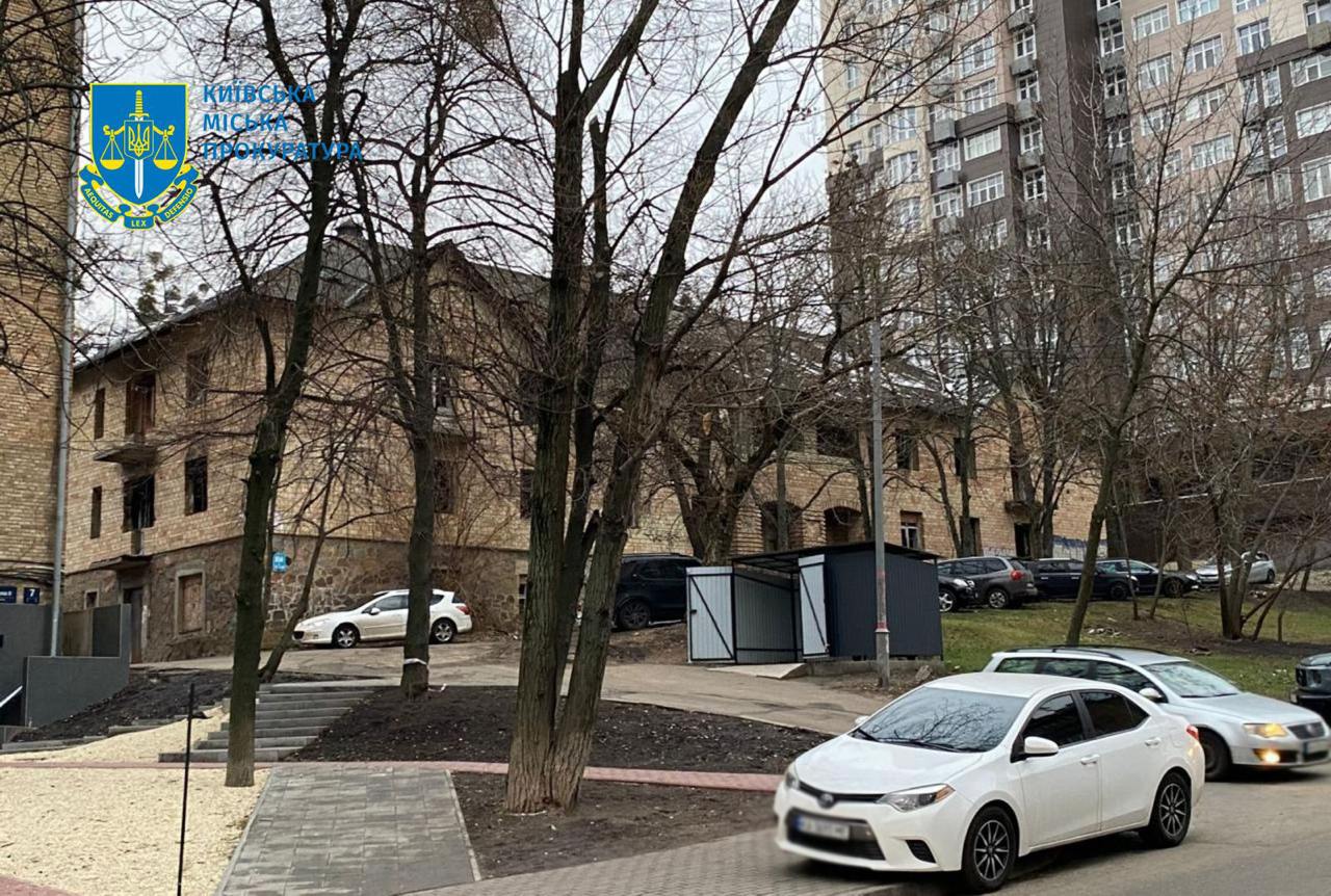 Суд зупинив вибуття з комунальної власності будівлі на Печерську вартістю понад 32 млн гривень Суд зупинив вибуття з комунальної власності будівлі на Печерську вартістю понад 32 млн гривень