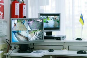 У школах Києва планують встановити 1000 камер відеоспостереження У школах Києва планують встановити 1000 камер відеоспостереження