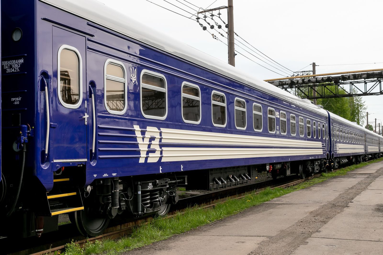 Вперше в історії незалежної України “Укрзалізниця” отримала нові плацкартні вагони (фото)