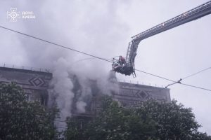 У Шевченківському і Святошинському районах розгорнули штаби для допомоги постраждалим від ворожої атаки У Шевченківському і Святошинському районах розгорнули штаби для допомоги постраждалим від ворожої атаки