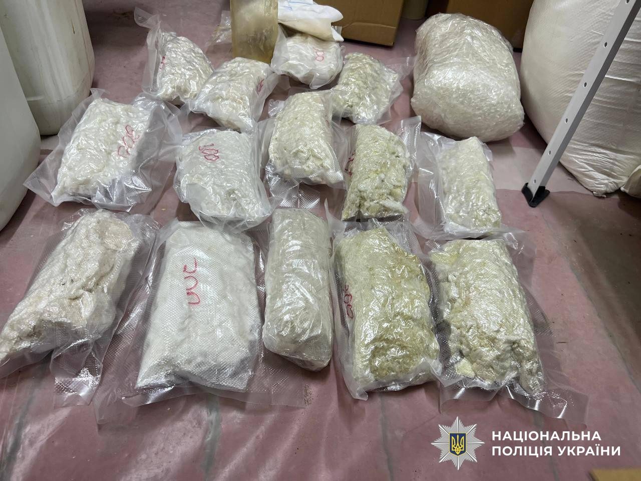 Нацполіція ліквідували мережу наркоугрупувань у різних регіонах України, вилучено наркотиків на понад 2 млрд гривень