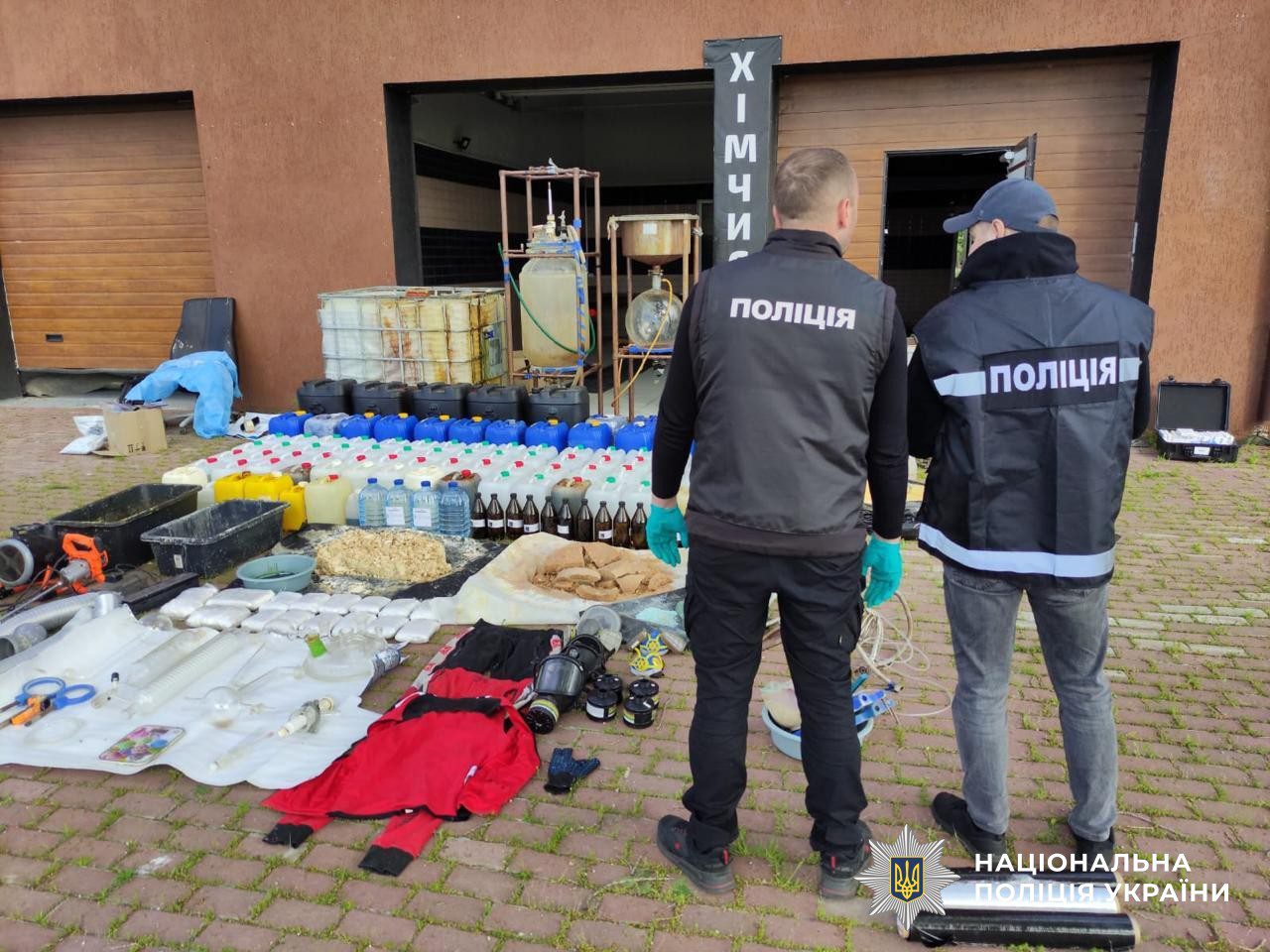 Нацполіція проводить масштабну спецоперацію з ліквідації наркобізнесу