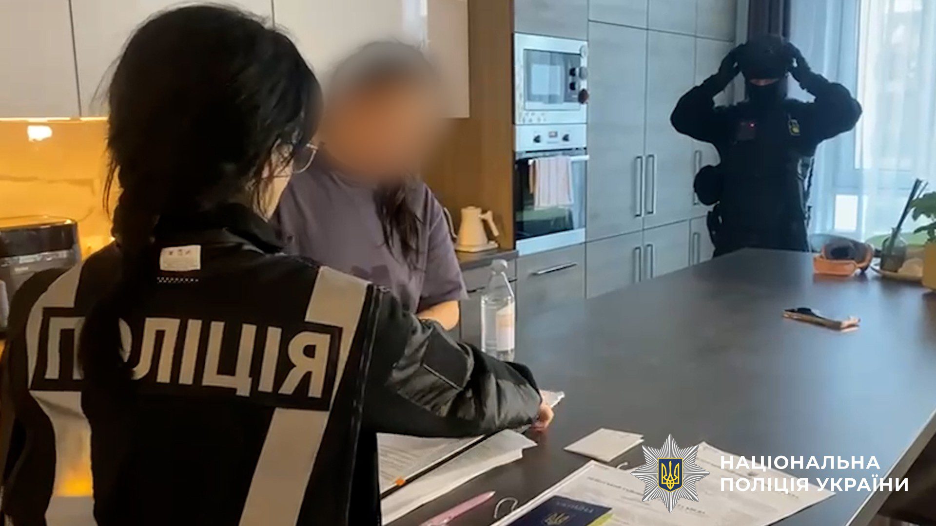 Поліція “накрила” транскордонну мережу сексексплуатації з центром у Києві