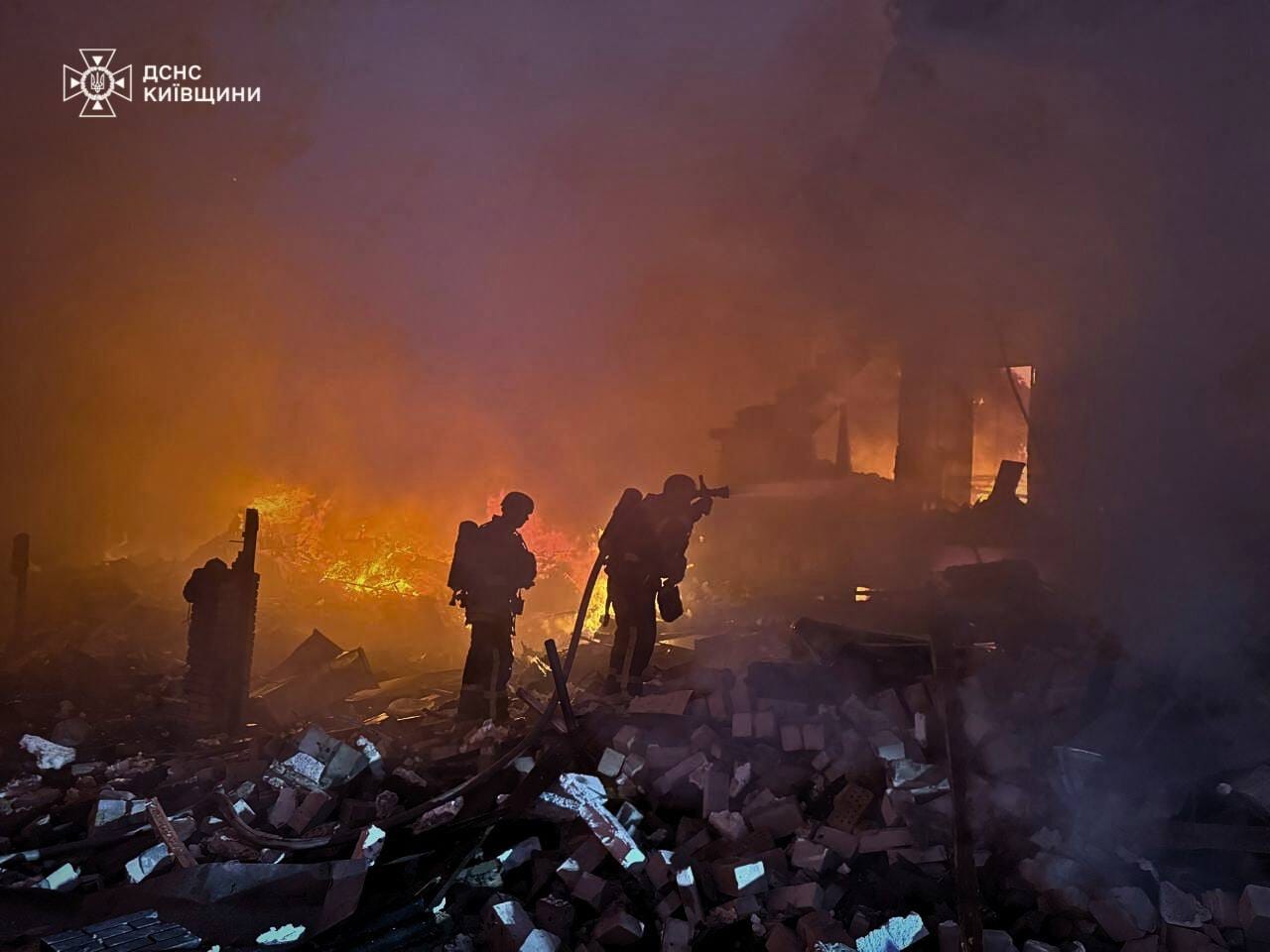 Удар ворожих БпЛА по Київщині: є вбиті, серед поранених діти