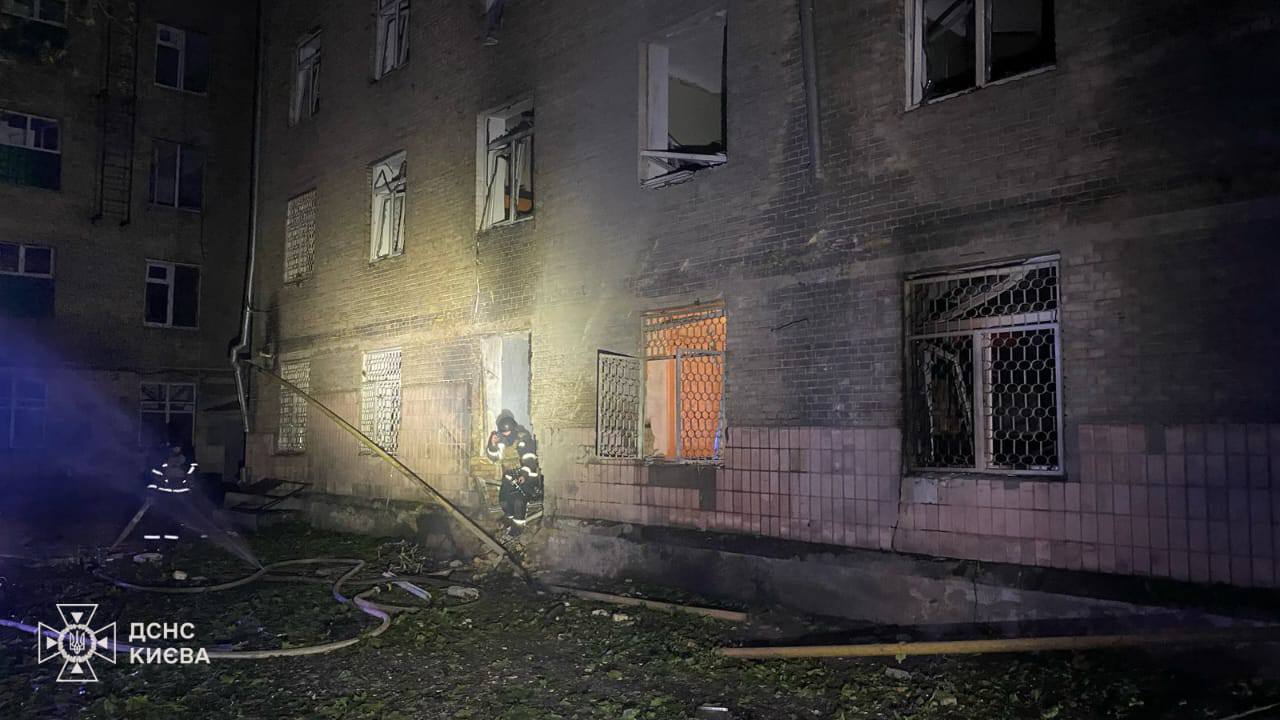 У Києві внаслідок нічної атаки понад десяток постраждалих, пошкоджено будинки у трьох районах