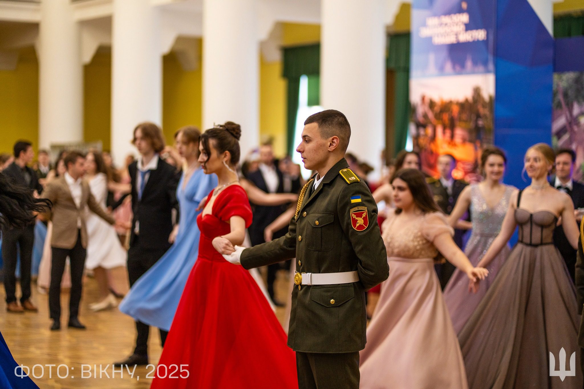 Хрещатик, 36 прийняв благодійний бал курсантів ВІКНУ (фото)