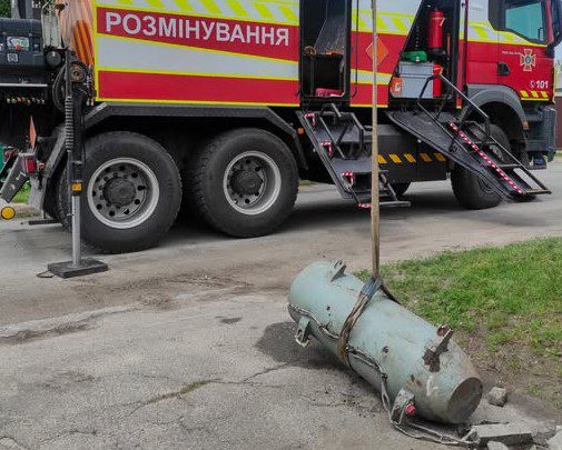 На Київщині сапери знешкодили бойову частину ракети Х-101
