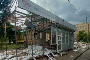 Комунальники КМДА знесли торгові точки на Оболоні: біля “Мінської” не буде пиріжків Комунальники КМДА знесли торгові точки на Оболоні: біля “Мінської” не буде пиріжків