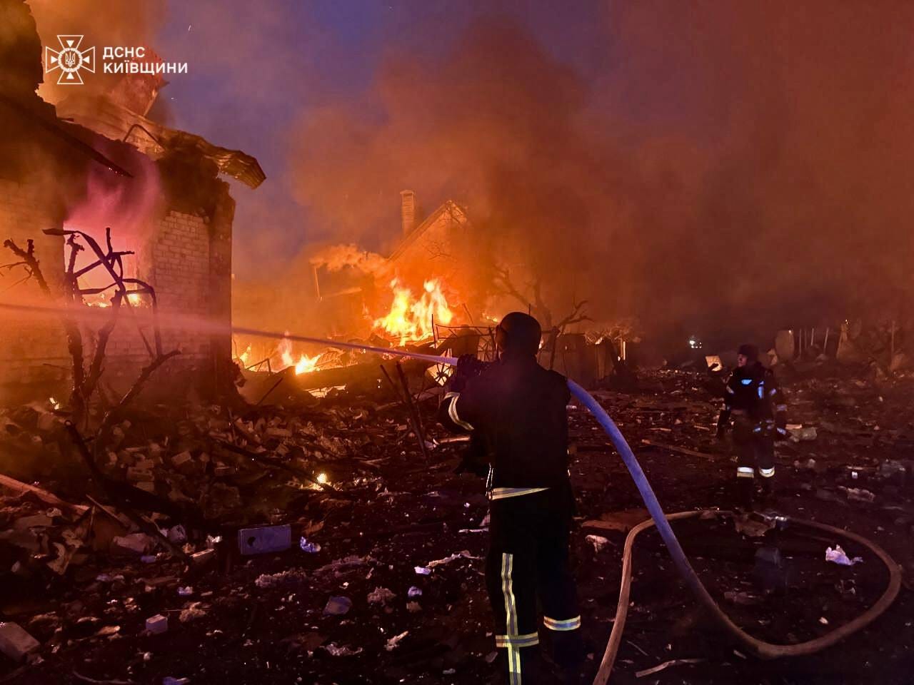 Удар ворожих БпЛА по Київщині: є вбиті, серед поранених діти