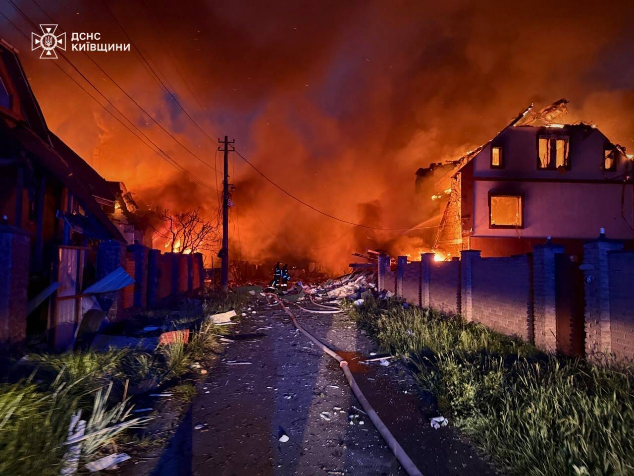Удар ворожих БпЛА по Київщині: є вбиті, серед поранених діти