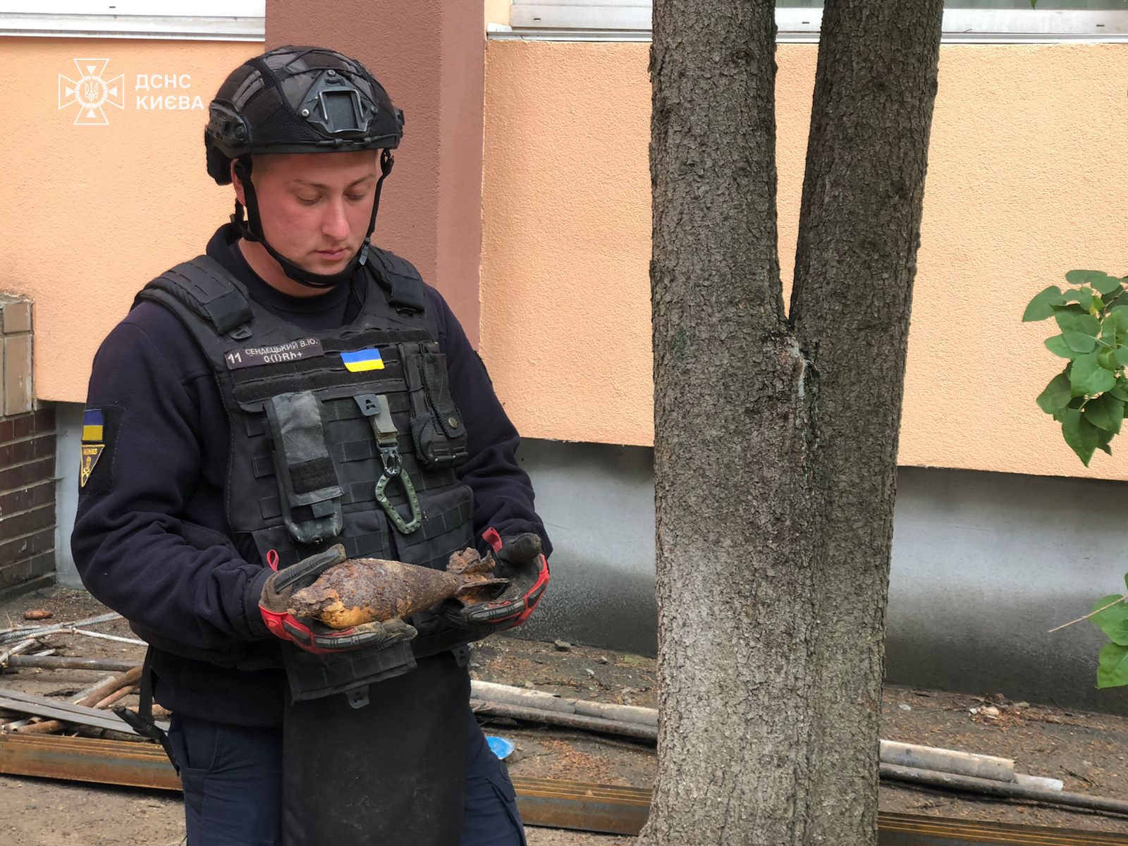 Міна біля дитсадку: у Києві знайшли боєприпас часів Другої світової війни