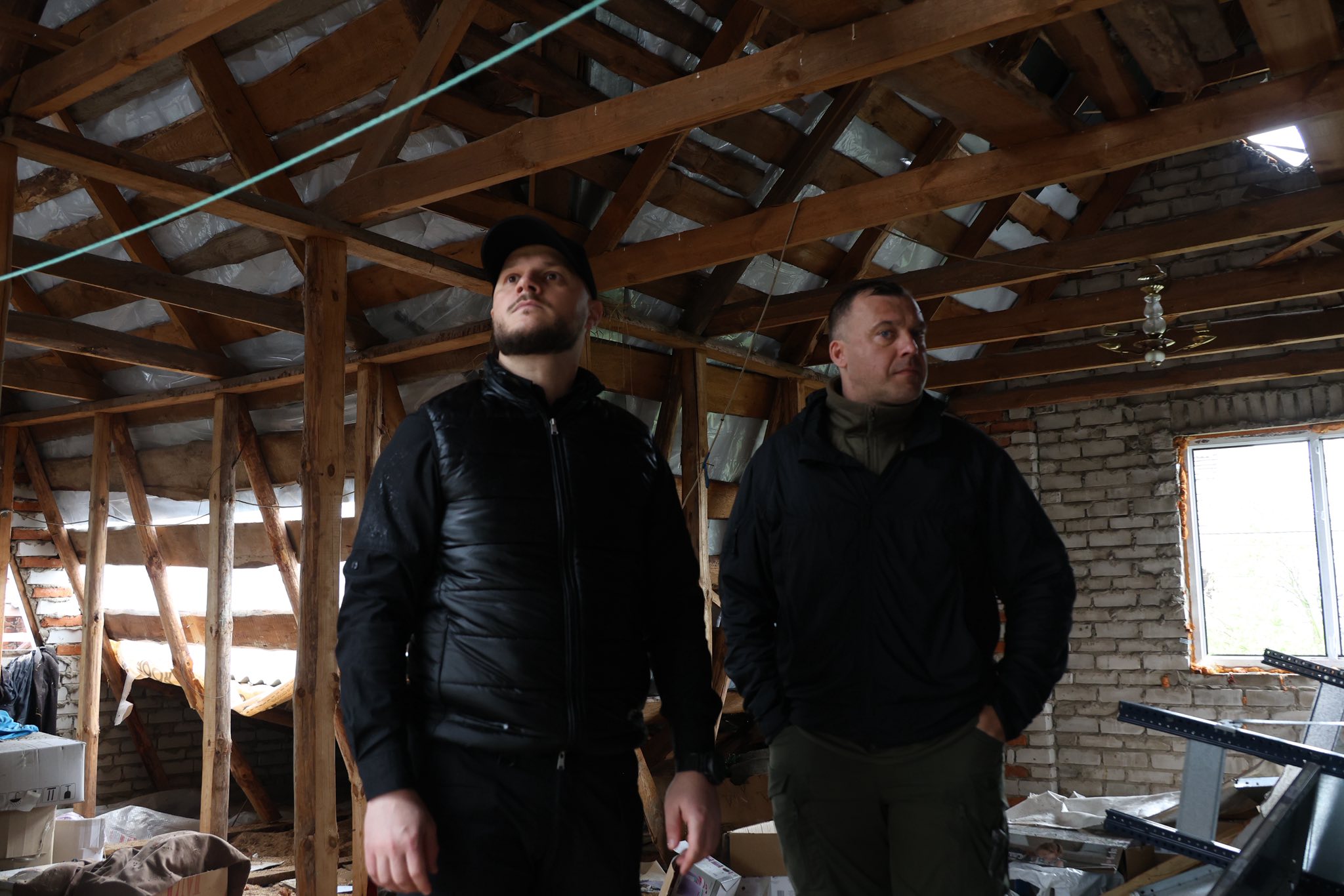 Очільник Київщини відвідав постраждалий від нічних обстрілів Макарів (відео)