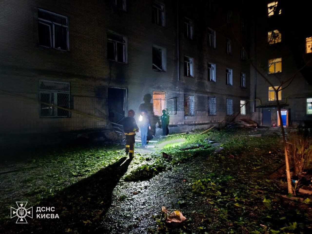 У Києві внаслідок нічної атаки понад десяток постраждалих, пошкоджено будинки у трьох районах