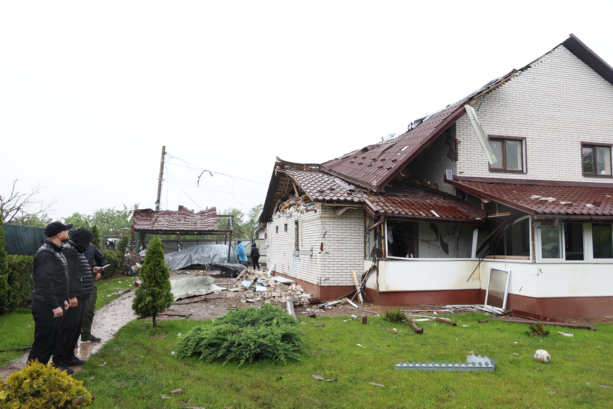 Очільник Київщини відвідав постраждалий від нічних обстрілів Макарів (відео)