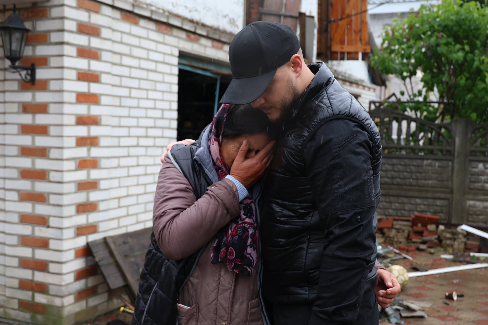 Очільник Київщини відвідав постраждалий від нічних обстрілів Макарів (відео)