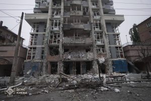 У Києві внаслідок нічної атаки понад десяток постраждалих, пошкоджено будинки у трьох районах У Києві внаслідок нічної атаки понад десяток постраждалих, пошкоджено будинки у трьох районах