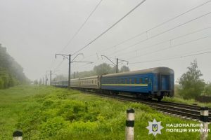 В Узинській громаді потяг “Перемишль-Запоріжжя” на смерть збив чоловіка В Узинській громаді потяг "Перемишль-Запоріжжя" на смерть збив чоловіка