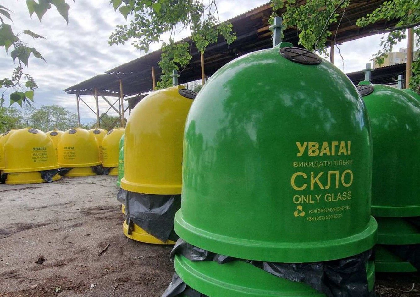 Цього року Київ придбав ще 400 нових контейнерів для скла та пластику