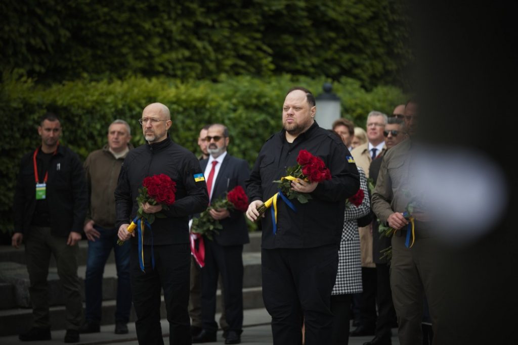 Президент України з десятками європейських дипломатів ушанували пам’ять загиблих у Другій світовій війні