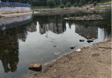 Мешканці столичного Виноградаря вимагають зберегти озеро «Голубе» від знищення (петиція)