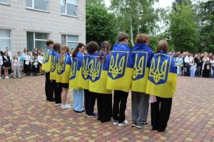 У столиці цьогоріч 11 класів закінчили майже 17,5 тисяч випускників, на Київщині їх понад 12 тисяч У столиці цьогоріч 11 класів закінчили майже 17,5 тисяч випускників, на Київщині їх понад 12 тисяч