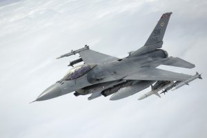 Під час бойового вильоту зник зв’язок із F-16, пілот катапультувався Під час бойового вильоту зник зв’язок із F-16, пілот катапультувався