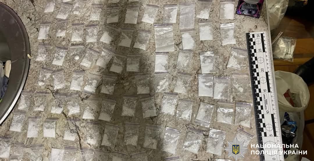 У Києві затримали двох наркоторговців із “товаром” на мільйон гривень (фото)