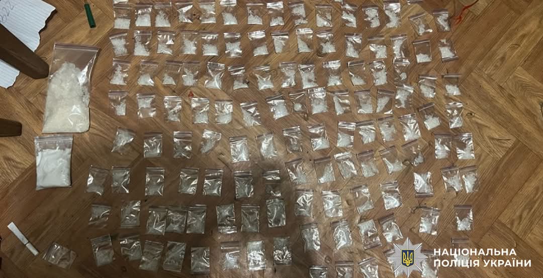 У Києві затримали двох наркоторговців із “товаром” на мільйон гривень (фото)