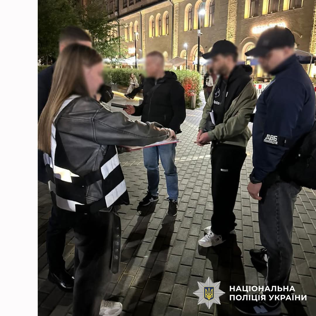 Барбершоп із квитком за кордон: у Києві перукар організовував втечу від мобілізації за 14 тисяч доларів (фото)
