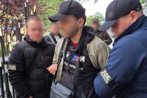 Барбершоп із квитком за кордон: у Києві перукар організовував втечу від мобілізації за 14 тисяч доларів (фото) Барбершоп із квитком за кордон: у Києві перукар організовував втечу від мобілізації за 14 тисяч доларів (фото)