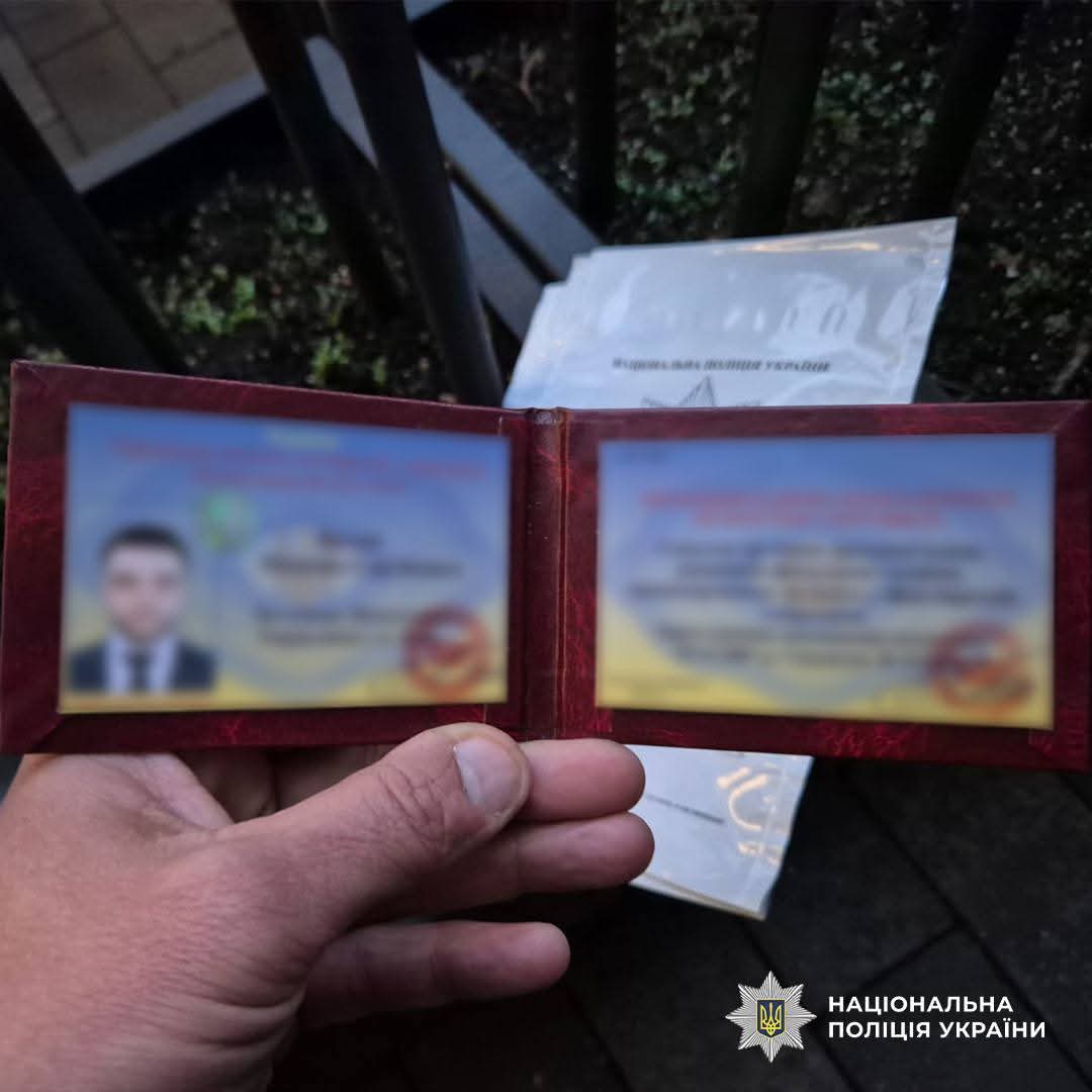Барбершоп із квитком за кордон: у Києві перукар організовував втечу від мобілізації за 14 тисяч доларів (фото)