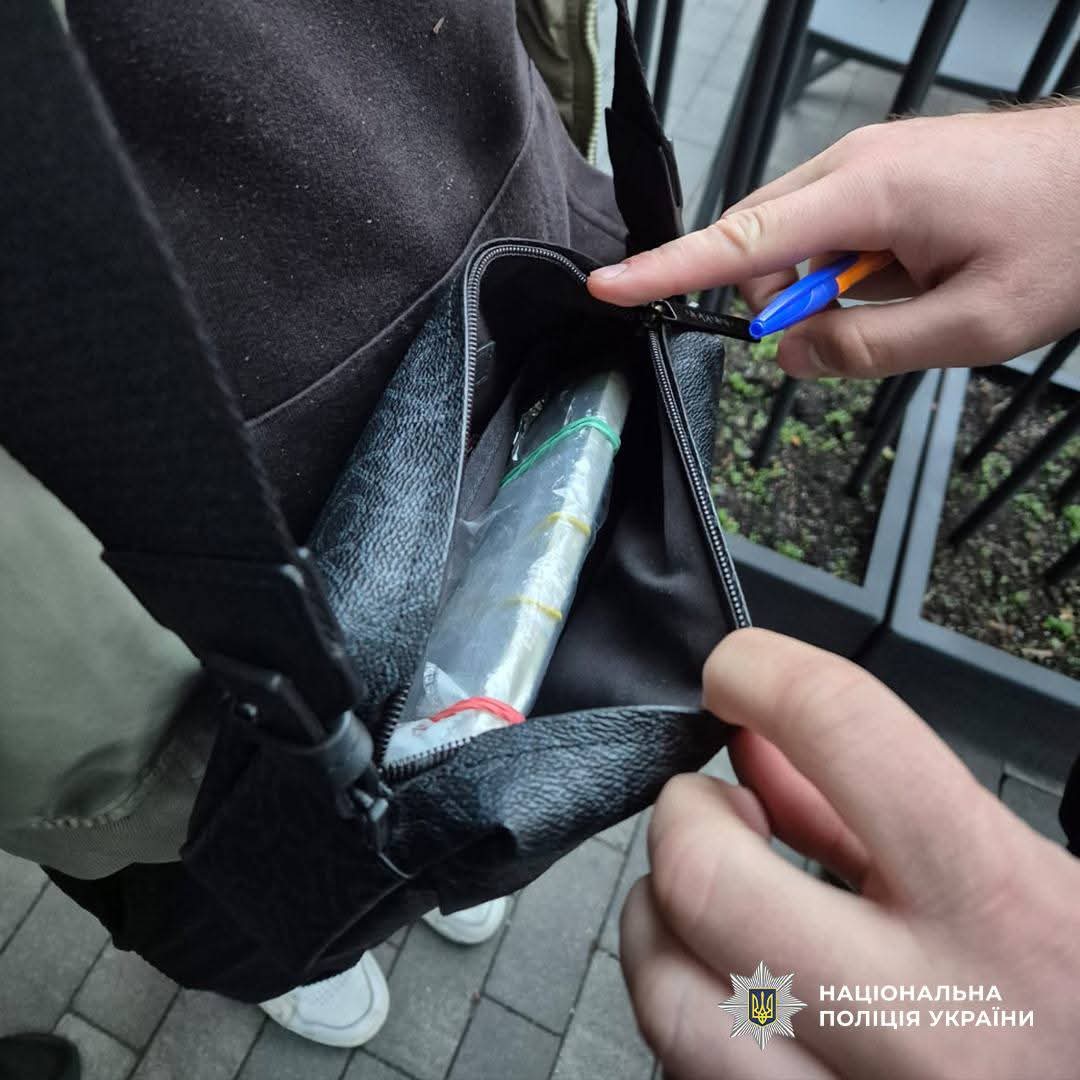 Барбершоп із квитком за кордон: у Києві перукар організовував втечу від мобілізації за 14 тисяч доларів (фото)