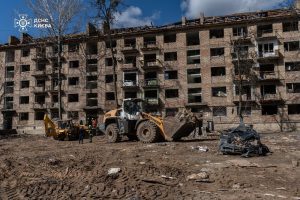 КМДА: 20 найбільш пошкоджених атакою 24 квітня будинків на Святошино потребують детального обстеження КМДА: 20 найбільш пошкоджених атакою 24 квітня будинків на Святошино потребують детального обстеження