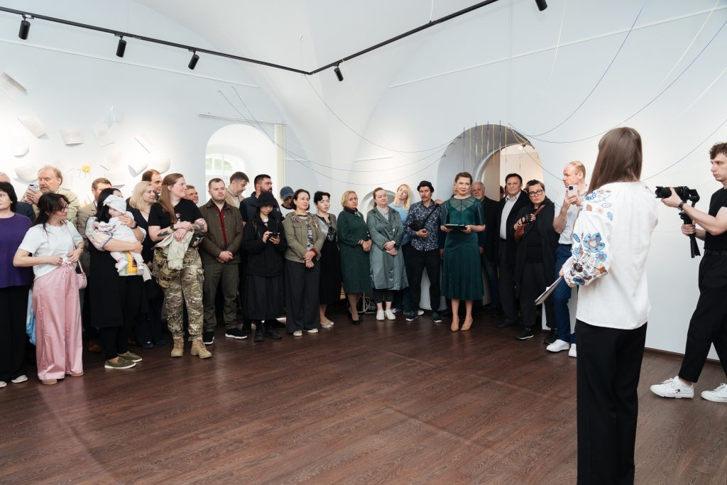 “Жити будемо ми”: у Києві відкрили виставку, присвячену національній єдності і силі пам’яті