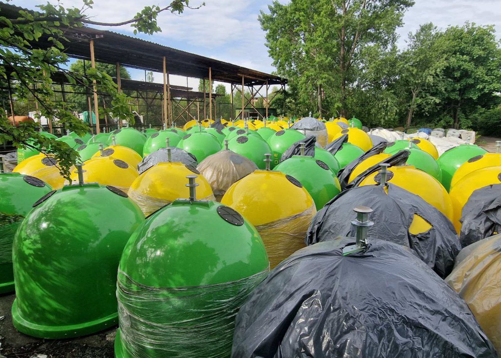 Цього року Київ придбав ще 400 нових контейнерів для скла та пластику