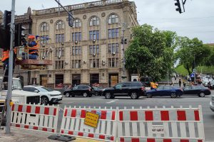 7 травня на перехресті Хрещатику і Прорізної не працюватимуть світлофори 7 травня на перехресті Хрещатику і Прорізної не працюватимуть світлофори