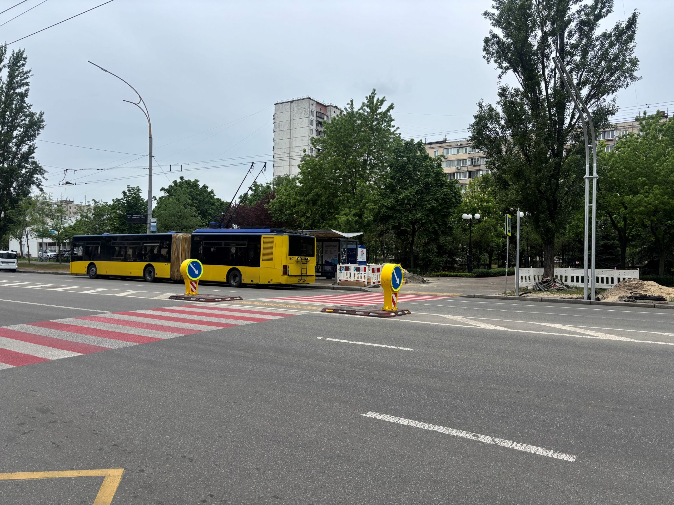 На Оболоні встановлюють новий світлофорний об’єкт для безпеки пішоходів і велосипедистів На Оболоні встановлюють новий світлофорний об’єкт для безпеки пішоходів і велосипедистів
