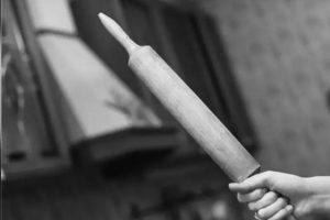 У Києві пенсіонерку засудили до 8 років ув’язнення за вбивство власного чоловіка У Києві пенсіонерку засудили до 8 років ув’язнення за вбивство власного чоловіка