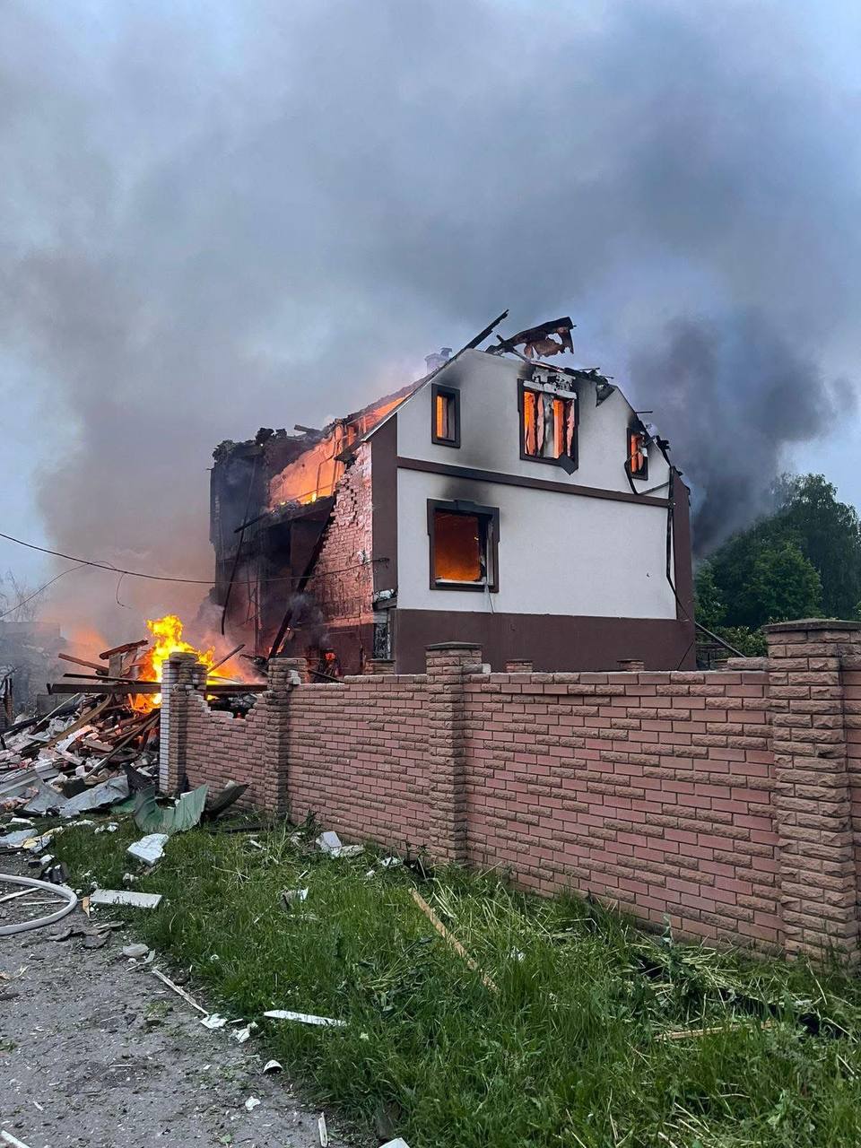 Удар ворожих БпЛА по Київщині: є вбиті, серед поранених діти