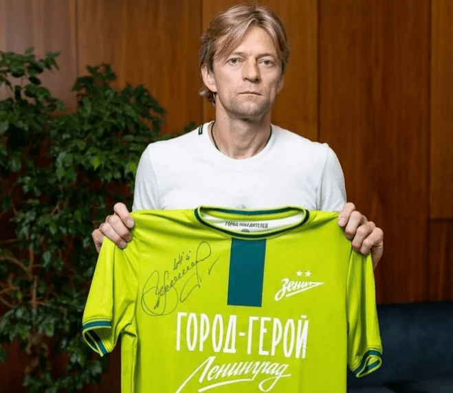 Екскапітану збірної України з футболу, який «донатив» на армію рф, заочно повідомлено підозру у пособництві