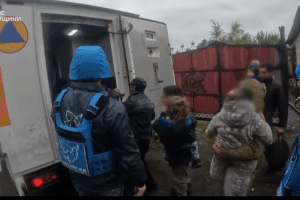 З прикордоння Сумщини евакуювали 10 дітей, чиї матері постраждали при обстрілі автобуса 17 травня З прикордоння Сумщини евакуювали 10 дітей, чиї матері постраждали при обстрілі автобуса 17 травня