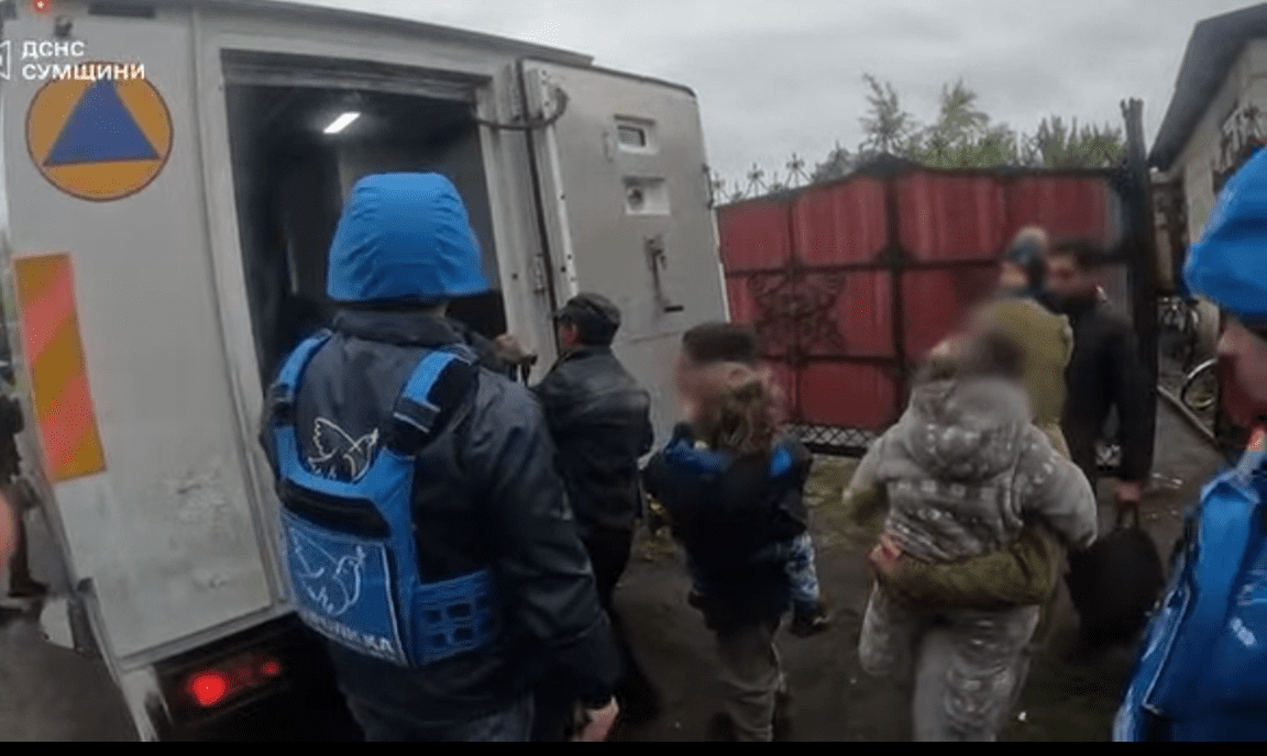 З прикордоння Сумщини евакуювали 10 дітей, чиї матері постраждали при обстрілі автобуса 17 травня