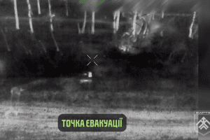 Робот “Тарган” успішно евакуював пораненого (відео) Робот "Тарган" успішно евакуював пораненого (відео)