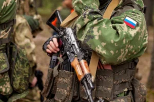 Правоохоронці розслідують страти українських військовополонених на полі бою та в Оленівці Правоохоронці розслідують страти українських військовополонених на полі бою та в Оленівці