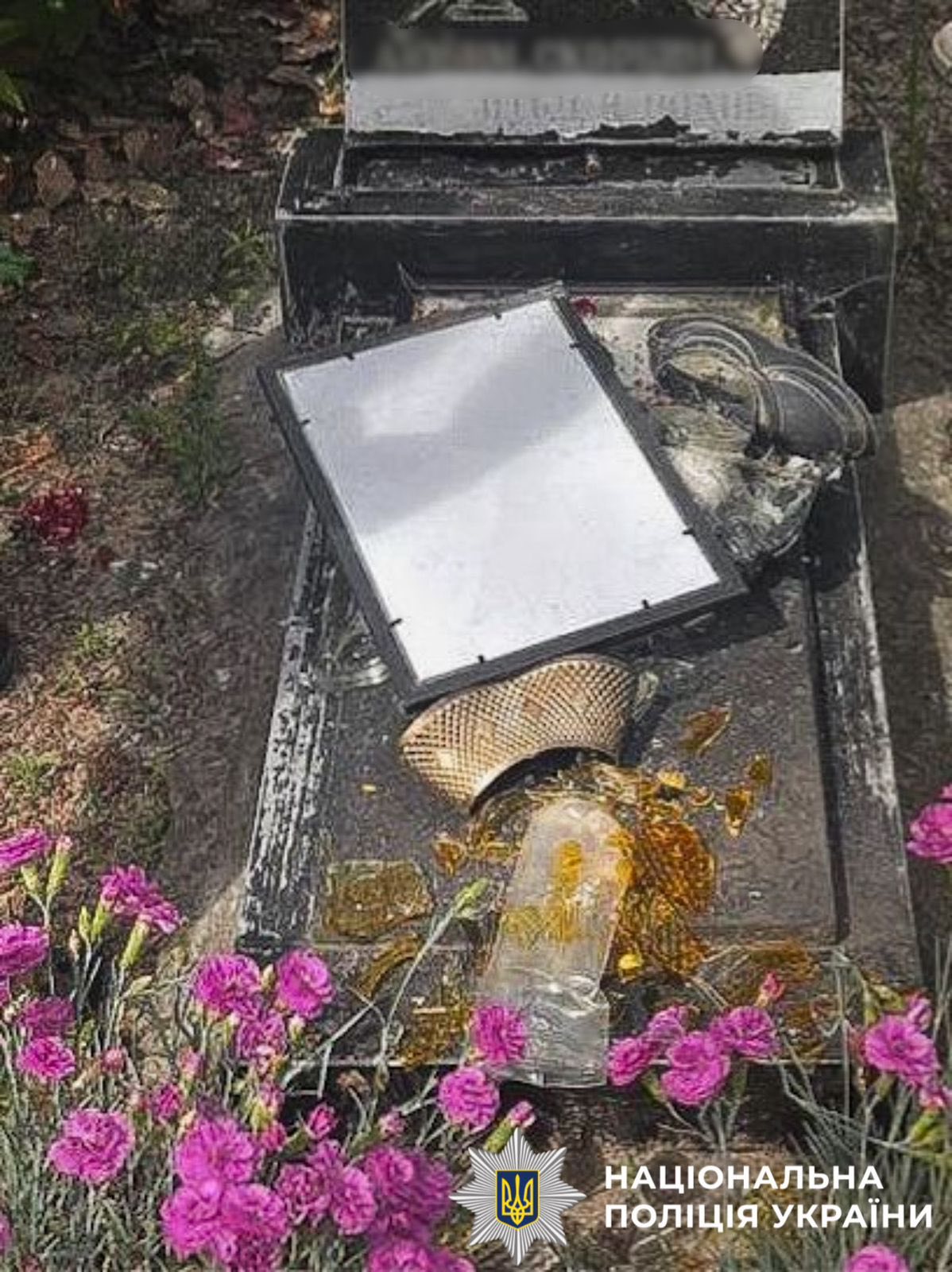 Поліція затримала вандала, який пошкодив 80 надмогильних споруд у Бучі (фото)